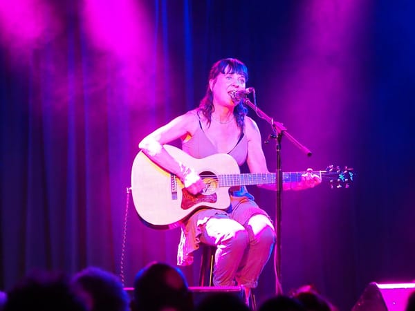 Kristin Hersh on stage playing a solo show